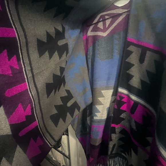 Colorful Aztec Patterned Shawl - Picture 4 of 6
